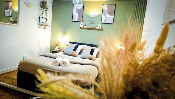 1 slaapkamer, een strijkplank/strijkijzer, beddengoed