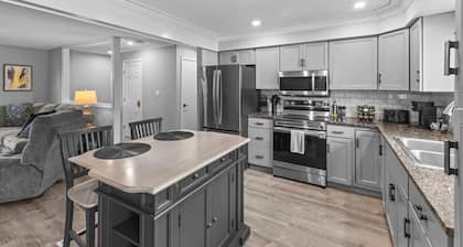 Cute 3BR APT - So Burlington