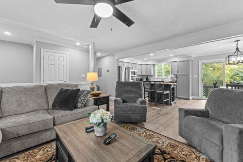 Cute 3BR APT - So Burlington