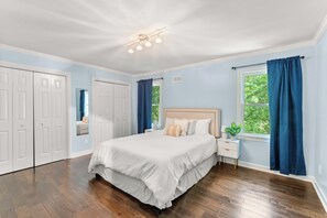 7 bedrooms, iron/ironing board, WiFi, bed sheets