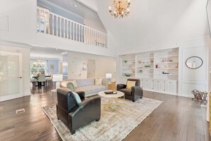 Interior - Luxury Serene 7-bedroom 5.5-bath 2 Living Rooms 2 Kitchens Close to Lake & Golf (Roswell)