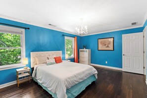 7 slaapkamers, een strijkplank/strijkijzer, wifi, beddengoed