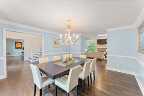 Dining - Luxury Serene 7-bedroom 5.5-bath 2 Living Rooms 2 Kitchens Close to Lake & Golf (Roswell)