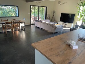Smart TV, table tennis, books, printers