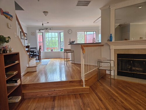 Spacious Quiet 3 Bedrooms Townhome in Germantown, MD (Free Parking) 