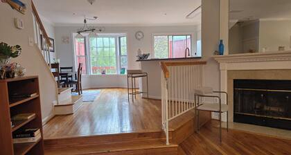 Spacious Quiet 3 Bedrooms Townhome in Germantown, MD (Free Parking)