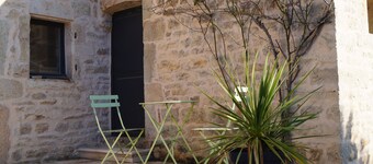 Cosy little nest in the heart of a small Burgundy village