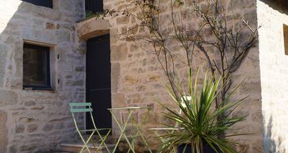 Cosy little nest in the heart of a small Burgundy village