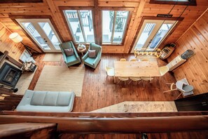 TV connectée, cheminée, jeux vidéo, lecteur de DVD