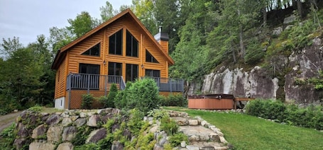 Exterior. Cozy Chalet with Spa Le Havre R&R