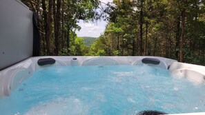 Outdoor spa tub - New Farm Cottage, near Branson, MO built in 2022 (Walnut Shade)
