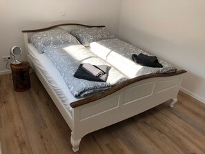 2 多间卧室、熨斗/熨衣板、免费 WiFi、床单