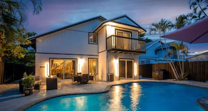 "Dazzling Delray": A Bright and Inviting Coastal Retreat with Pool
