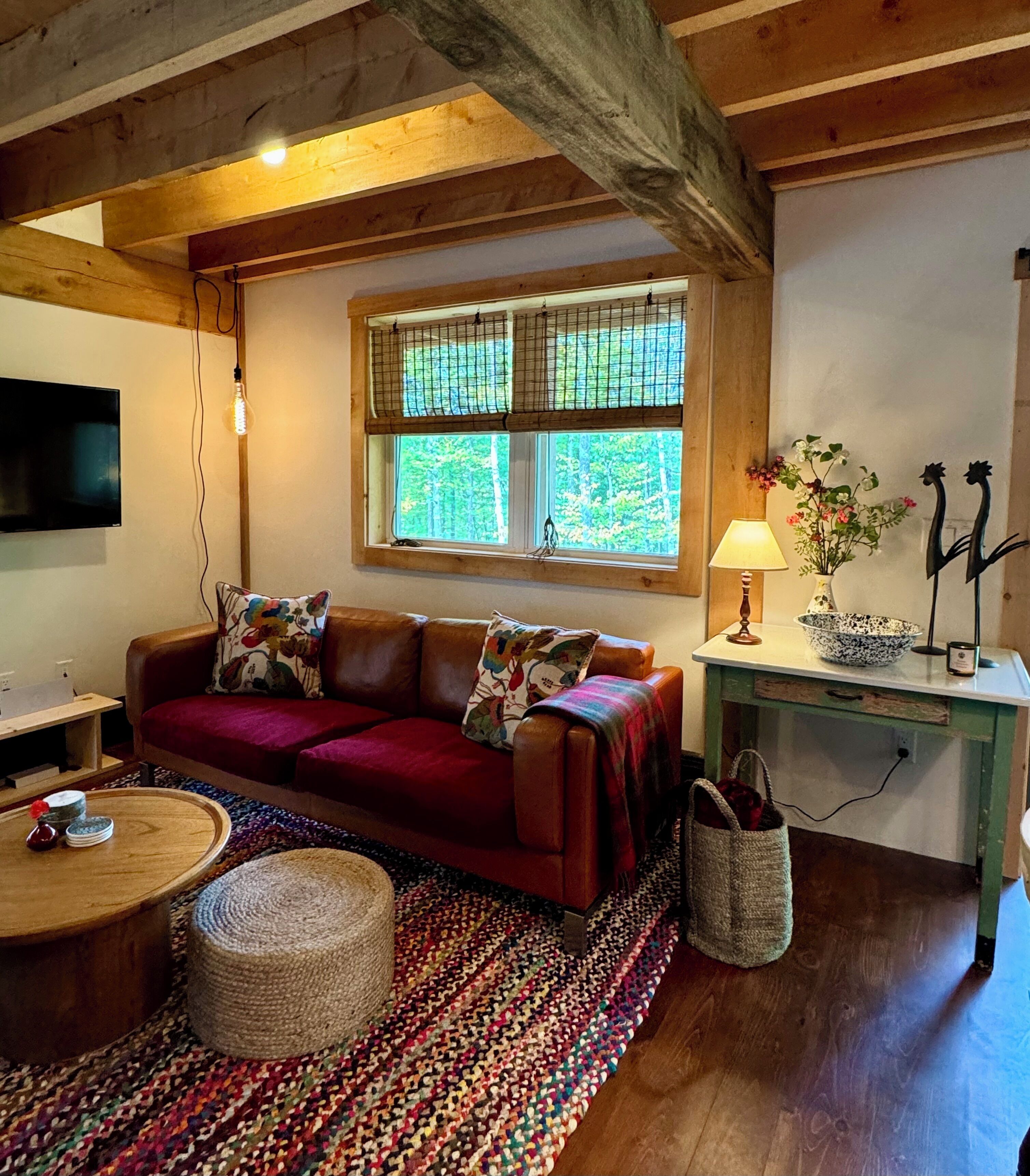 Smart TV, books, stereo