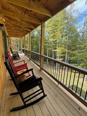 Terrace/patio - Charming and secluded 3-bedroom house in beautiful Townshend, Vermont with WiFi (Townshend)