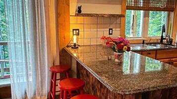 Coffee/tea maker, fridge, microwave, oven