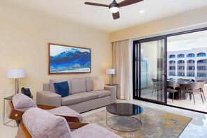 Living area - Luxurious resort with top tier amenities and gorgeous views in Cabo San Jose (San José del Cabo)