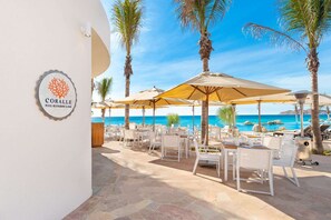 Outdoor dining - Luxurious resort with top tier amenities and gorgeous views in Cabo San Jose (San José del Cabo)