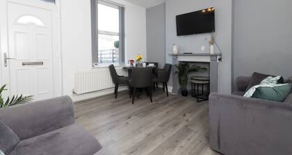 Fully Furnished Cozy House | Free Parking | 55+ Amenities.