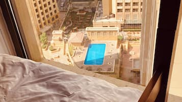Shared Dormitory, Mixed Dorm, Non Smoking, Partial Lake View | Iron/ironing board, free WiFi, bed sheets
