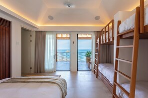 5 bedrooms, iron/ironing board, WiFi, bed sheets