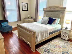 3 bedrooms, desk, iron/ironing board, travel cot