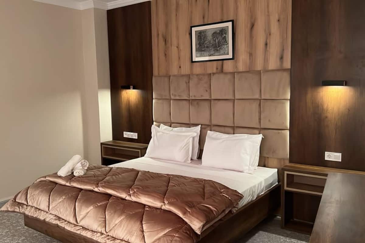 In-room safe, desk, soundproofing, WiFi (free)