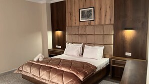 Deluxe Suite, Balcony, City View | In-room safe, desk, soundproofing, free WiFi - Medina Hotel (Oran)