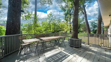 تناول الطعام بالخارج