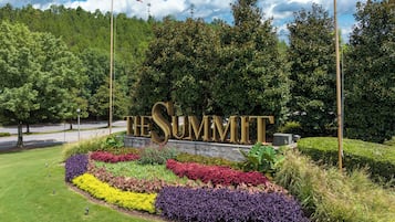 المنطقة المحيطة بالمنشأة