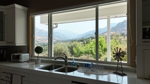 Fridge, microwave, oven, stovetop - Beulah Land Only 4 Miles from SNP! (Three Rivers)