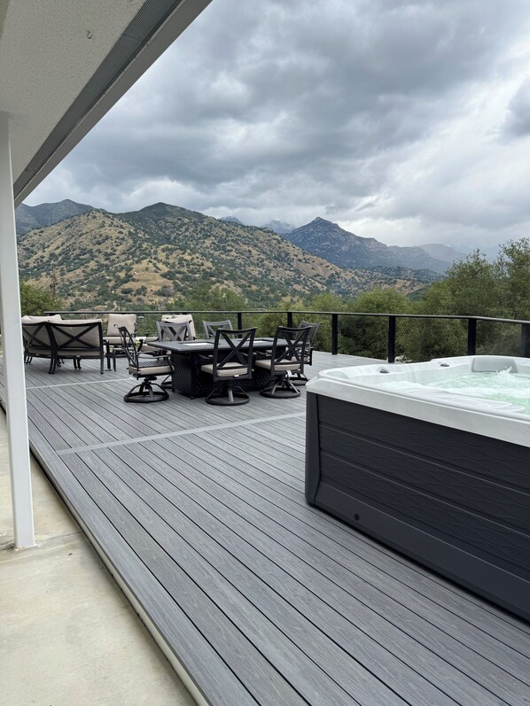 Outdoor dining - Beulah Land Only 4 Miles from SNP! (Three Rivers)