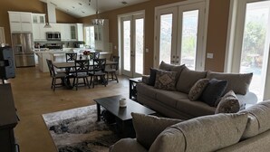 Interior - Beulah Land Only 4 Miles from SNP! (Three Rivers)