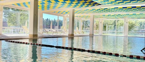 Piscina interna, piscina aquecida