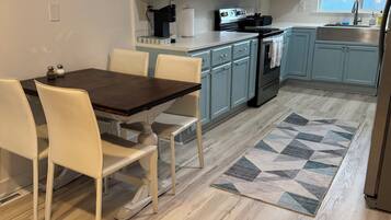 KylskÄp, mikrovÄgsugn, ugn och spishÀll