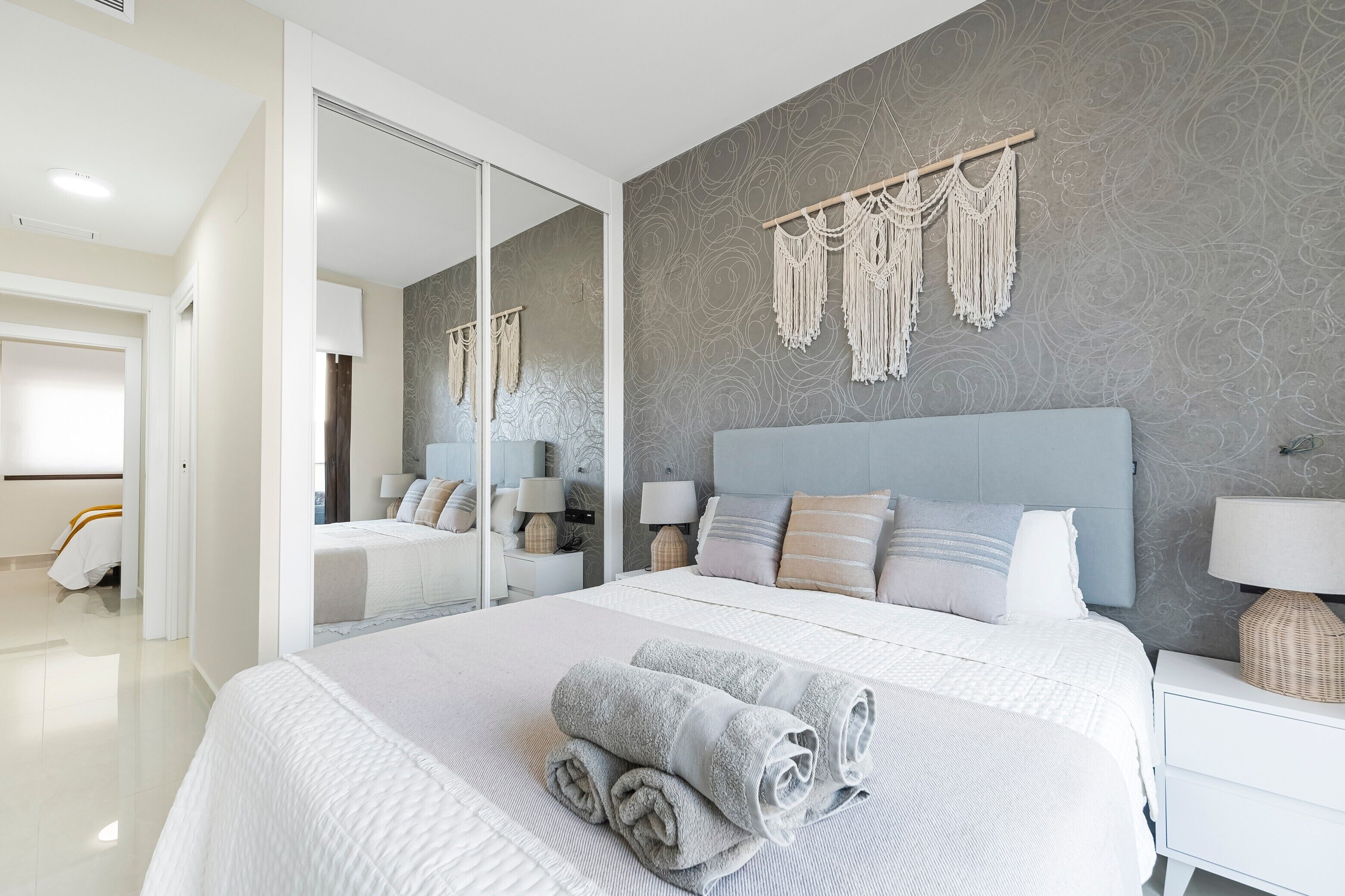 2 室のベッドルーム、WiFi (無料)、ベッドシーツ