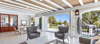 Winelands Villa - Three Bedroom House, Sleeps 6