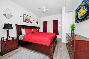 3 bedrooms, iron/ironing board, WiFi, bed sheets - Charming and Themed 3-bedroom townhome with Pools and fitness room in Kissimmee (Kissimmee)