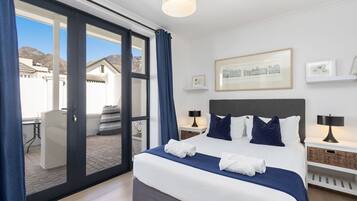 4 bedrooms, desk, free WiFi, bed sheets