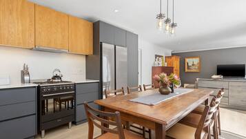 Fridge, oven, cookware/dishes/utensils, dining tables