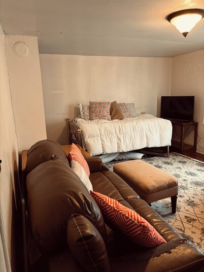 Charming 4-bedroom bungalow in Canton!  