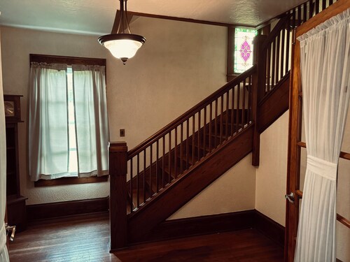 Charming 4-bedroom bungalow in Canton!  