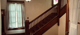 Charming 4-bedroom bungalow in Canton!  