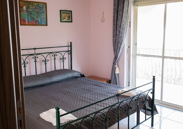 2 Schlafzimmer, Bügeleisen/Bügelbrett, Bettwäsche