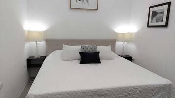 3 bedrooms, desk, iron/ironing board, WiFi