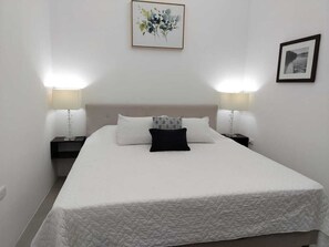 3 bedrooms, desk, iron/ironing board, WiFi