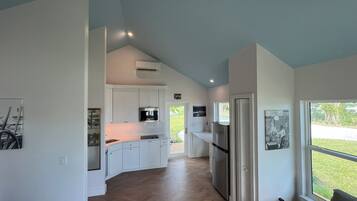 Microondas, parrilla de estufa y lavavajillas