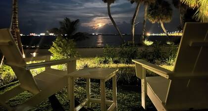Waterfront luxury bungalow with private beach, paddleboards, kayaks and bikes!