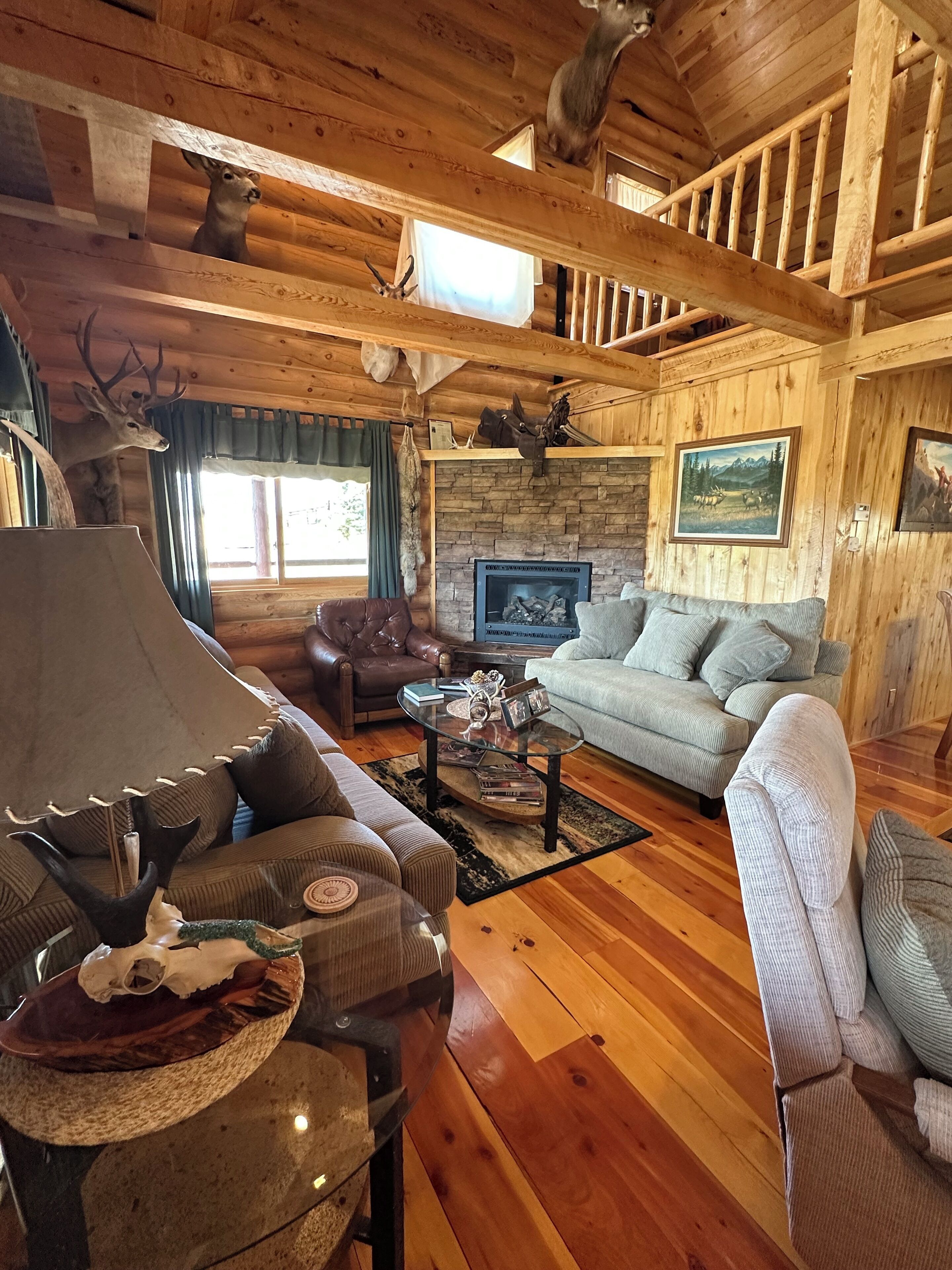 Smart TV, fireplace, DVD player