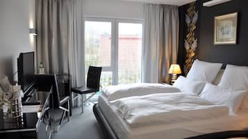 Business-Doppelzimmer, eigenes Bad, Bergblick | Zimmersafe, Verdunkelungsvorhänge, kostenloses WLAN